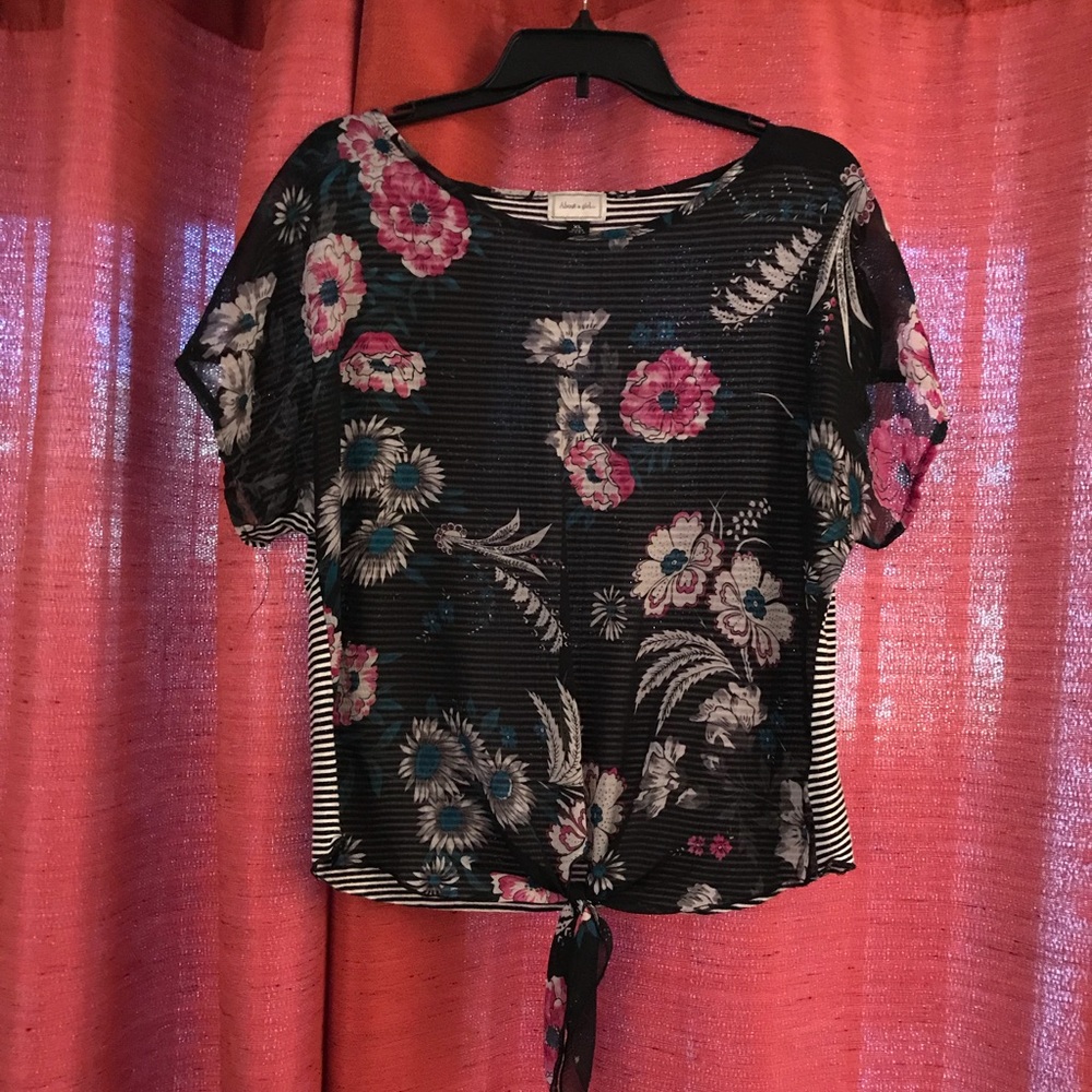 Women’s Sz XL floral blouse